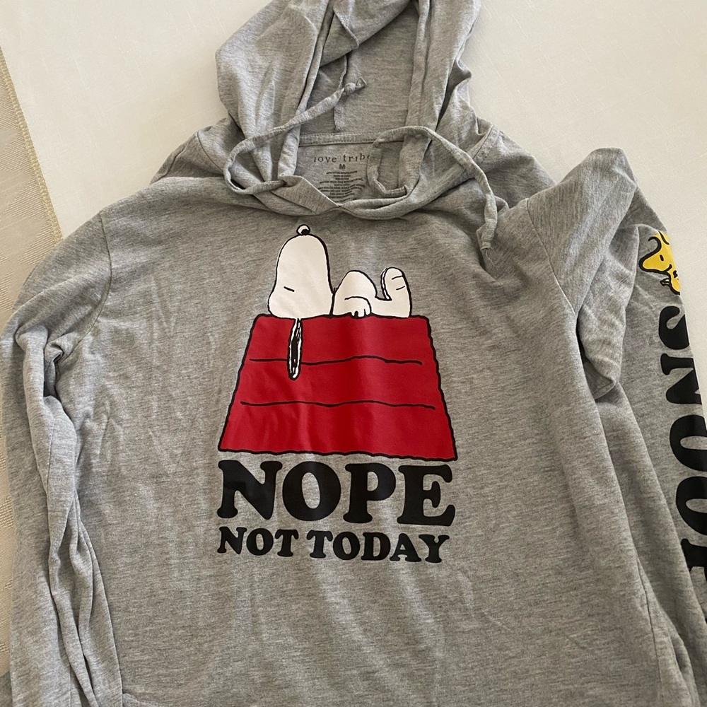 Cropped Snoopy Light Shirt